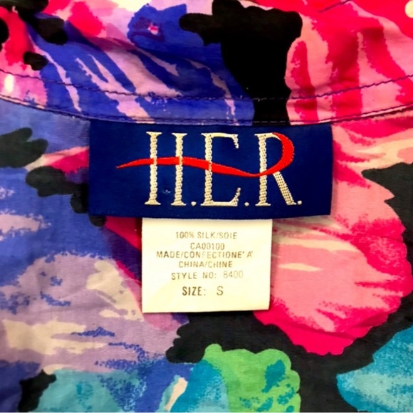 Beautiful multi coloured Vintage short sleeve 100% silk blouse - Picture 2 of 3